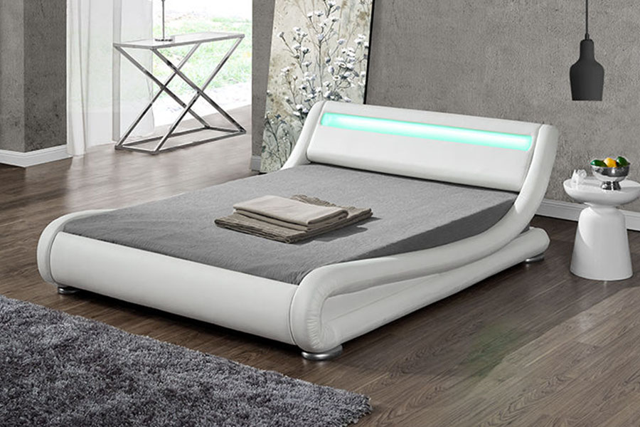 1881 Tempat Tidur Berlapis Kain Modern